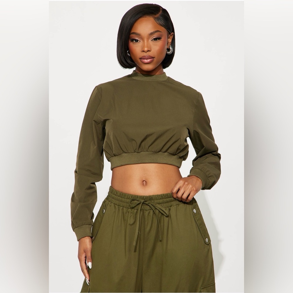 NWT- Fashion Nova Olive Green Wide-Leg Cargo 2 piece set - Picture 3 of 4